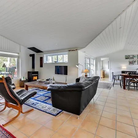 Vivina - 250m From The Sea By Interhome
